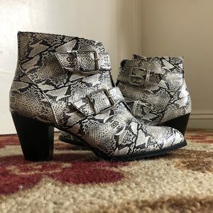 Coconuts by Matisse HELGA snakeskin bootie
